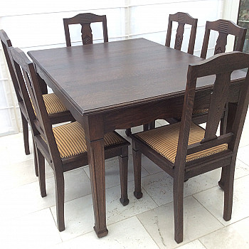 Oak dining area with 6 chairs
