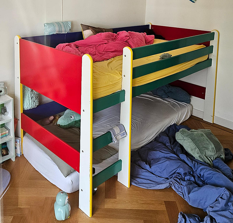 детская кроватка половинной высоты с матрасом