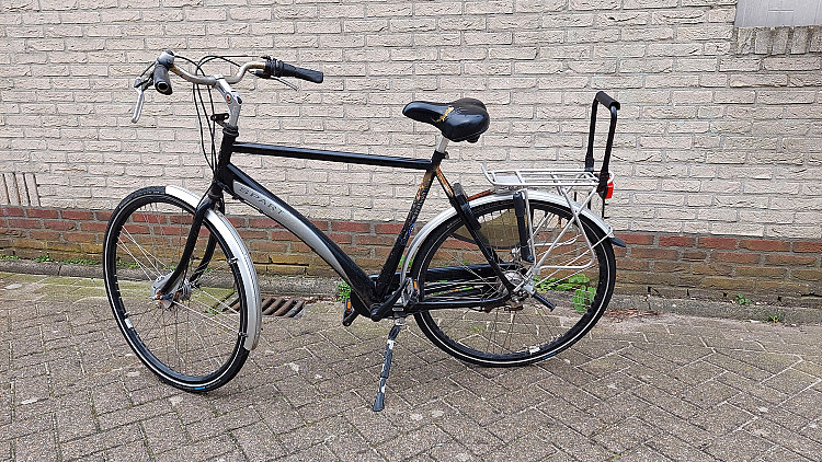 Second-hand men&#39;s bicycle offered