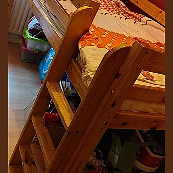 Mid-height bed