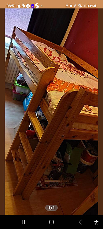 Mid-height bed