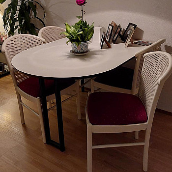 Dining table with 4 white chairs with red seats