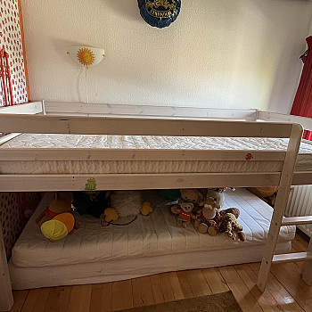 Half high loft bed for child