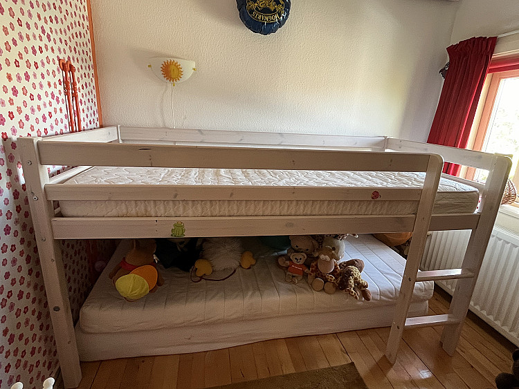 Half high loft bed for child