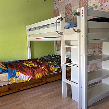 Corner bunk bed 