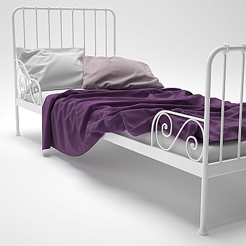 2 кровати Ikea Minnen в комплекте с решетчатым основанием, матрасом и постельным бельем.