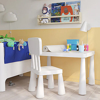 Children&#39;s table and chair for a one and a half year old child 