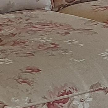 2-seater sofa with floral motif