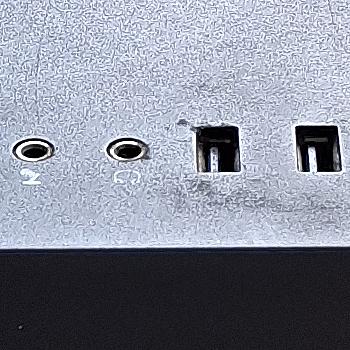Volledige PC gamesysteem werkend met twee monitoren