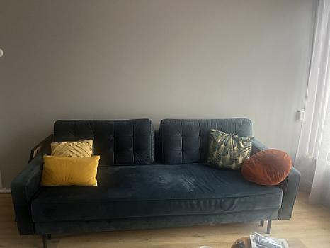 ጽብቕቲ ሰማያዊት ሶፋ