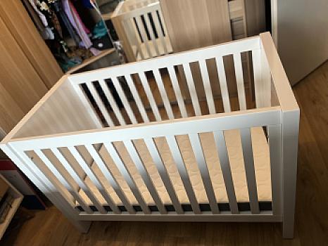 Ledikantje wit met matras en hoeslakens