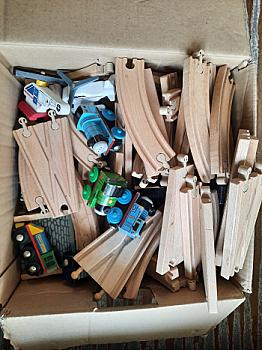 Doos met houten trein