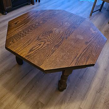 Журнальний столик