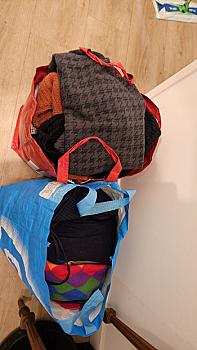 2 ቦርሳ ምስ ክዳውንቲ ደቂ ኣንስትዮ