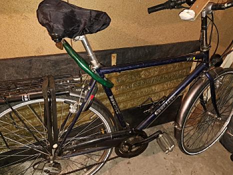 1 чоловічий велосипед, 1 жіночий велосипед, 1 гірський велосипед