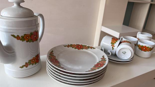 Тарілки та миски, посуд