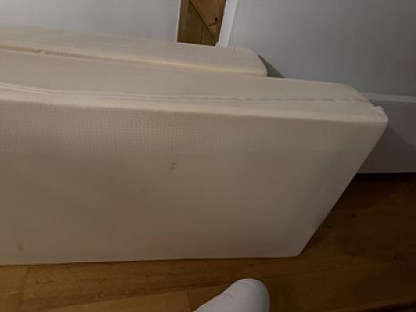 2 grote dikke matrassen. 2x90x210. Lag topper op