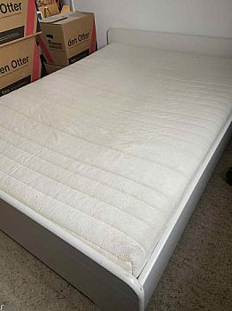 سرير ومرتبة