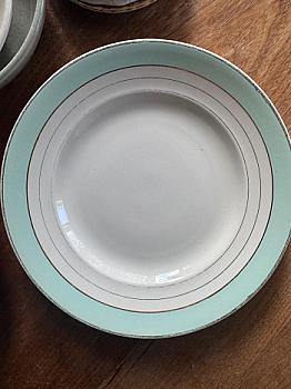 Boîte pleine de plats 