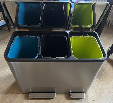 EKO afvalbak, drie containers