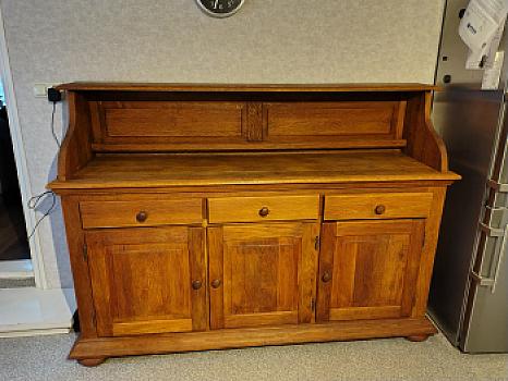 Дубовый буфет 
