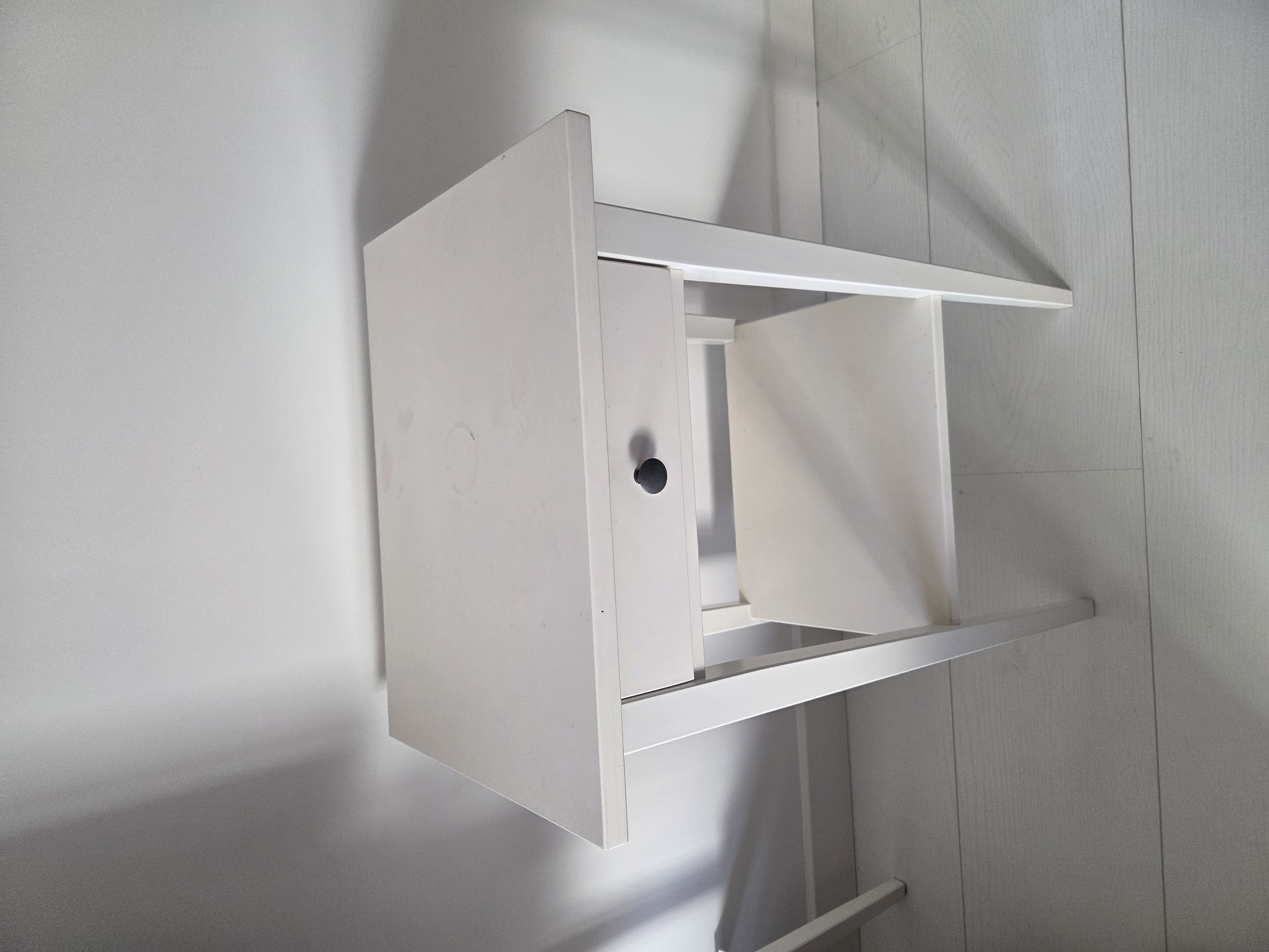 розсувне ліжко, комод та 2 шафи