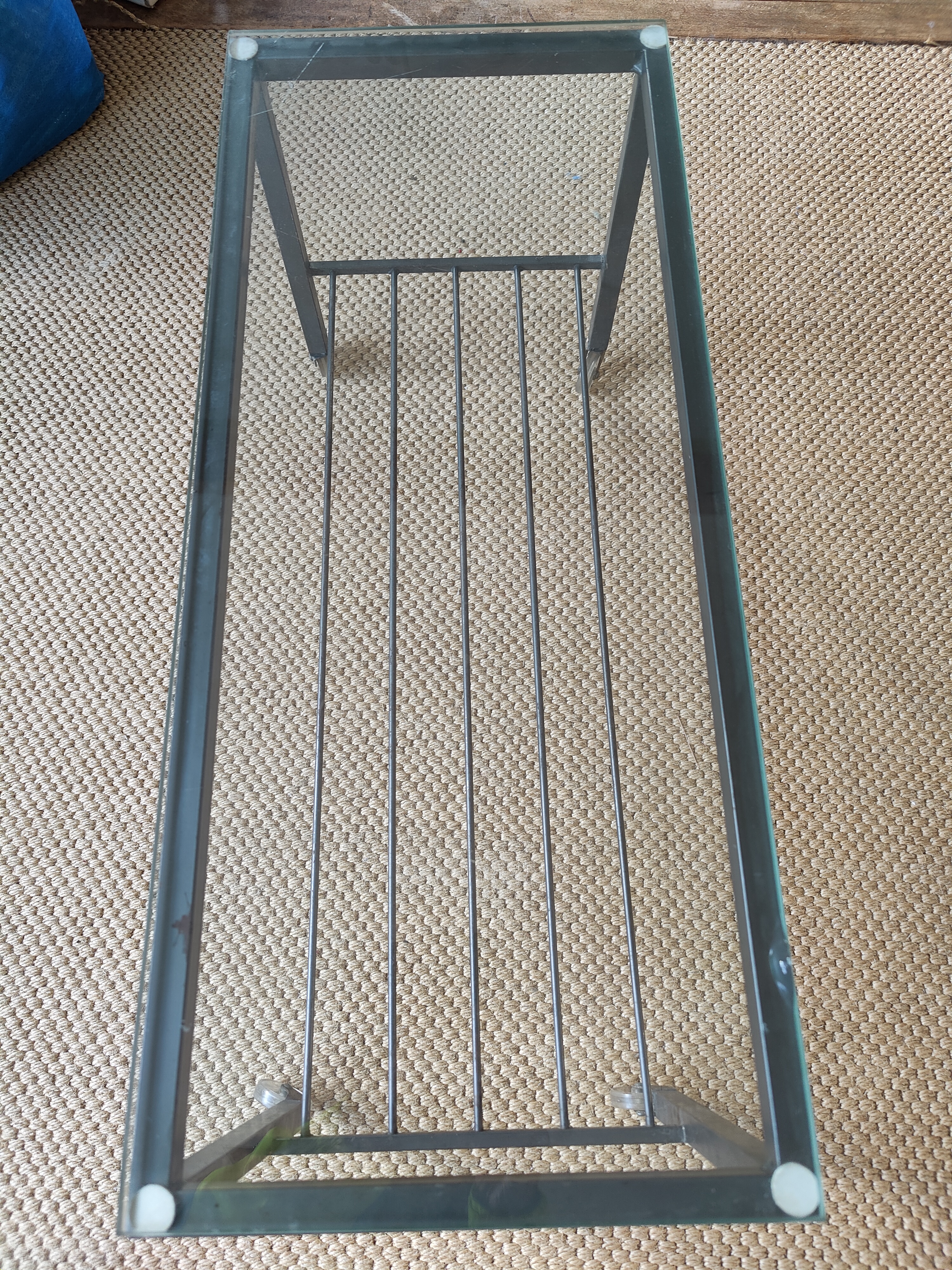 glazen bijzettafel op wielen